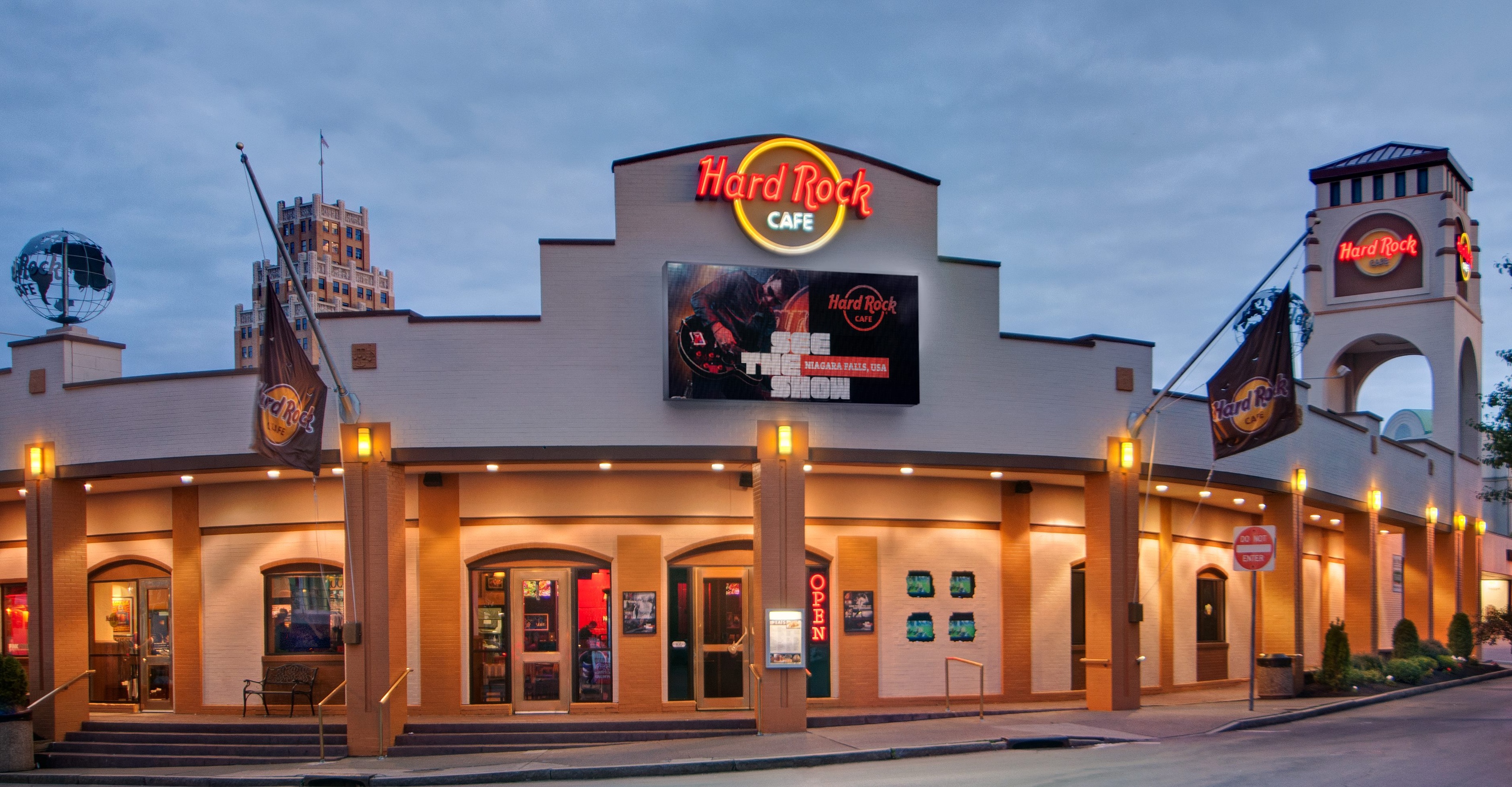 hrc_niagara_falls_usa_exterior_0414_1