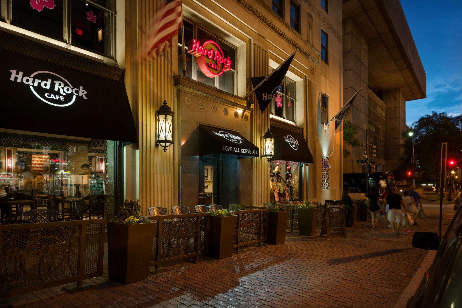 hrc_washington_dc_exterior_night_3688